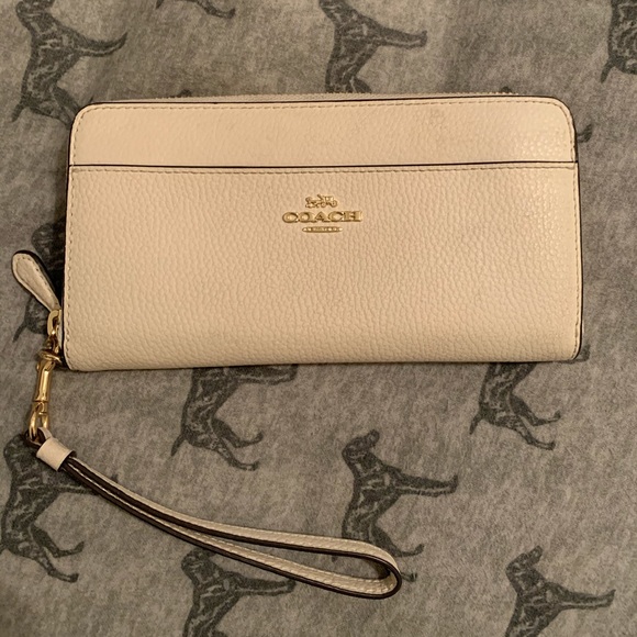 Coach Handbags - Coach clutch wallet Coach Handbags - Coach clutch wallet